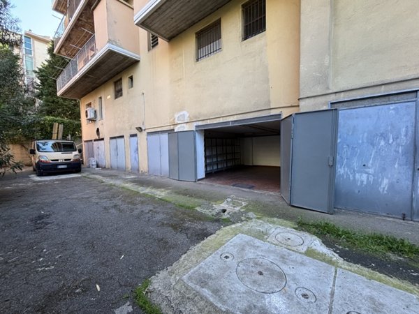negozio in affitto a Sesto Fiorentino in zona Quinto