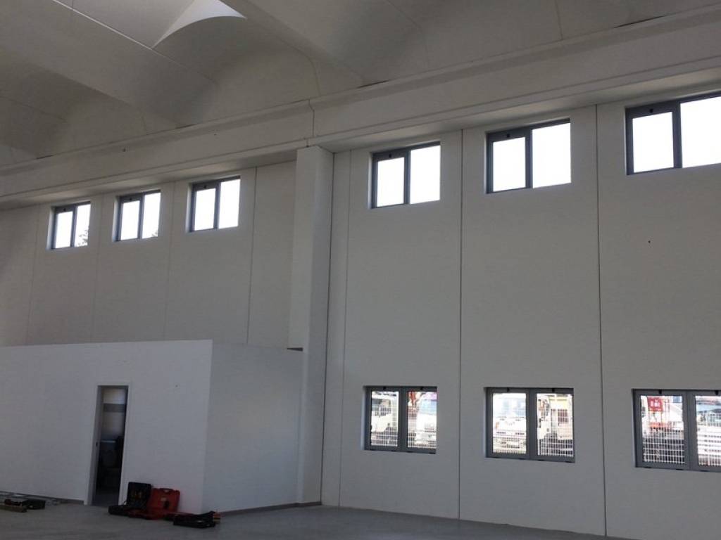 locale commerciale in affitto a Sesto Fiorentino in zona Osmannoro