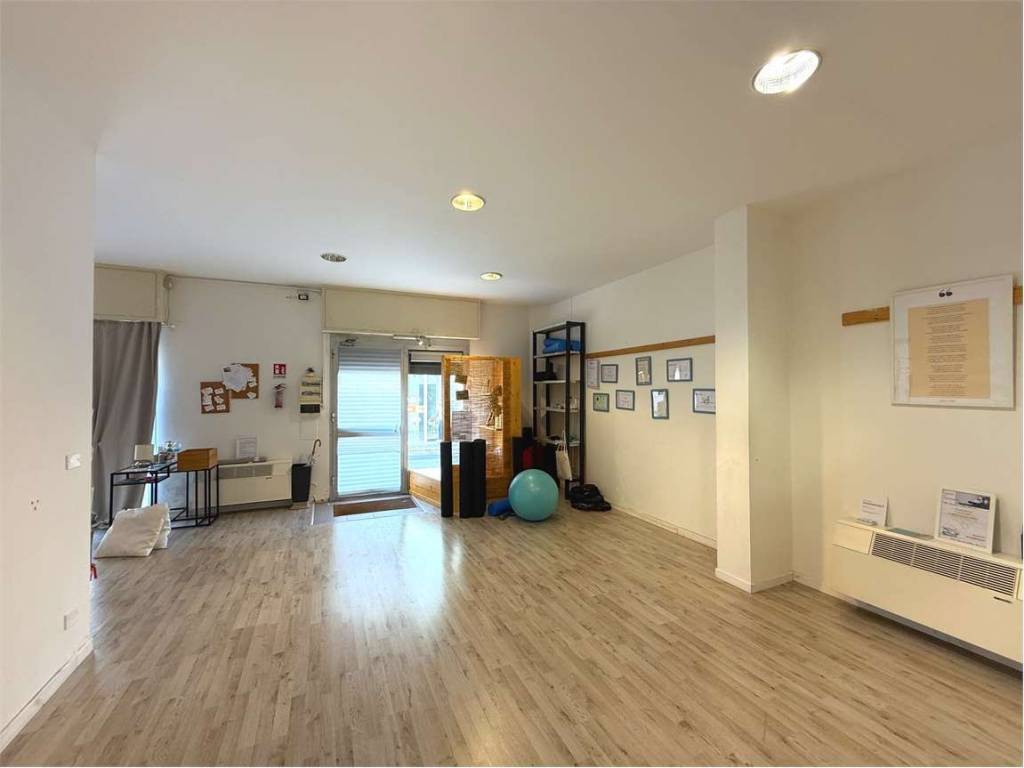 negozio in affitto a Sesto Fiorentino