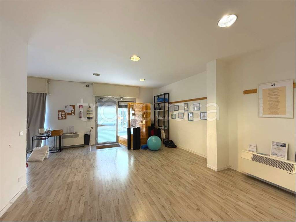 negozio in affitto a Sesto Fiorentino