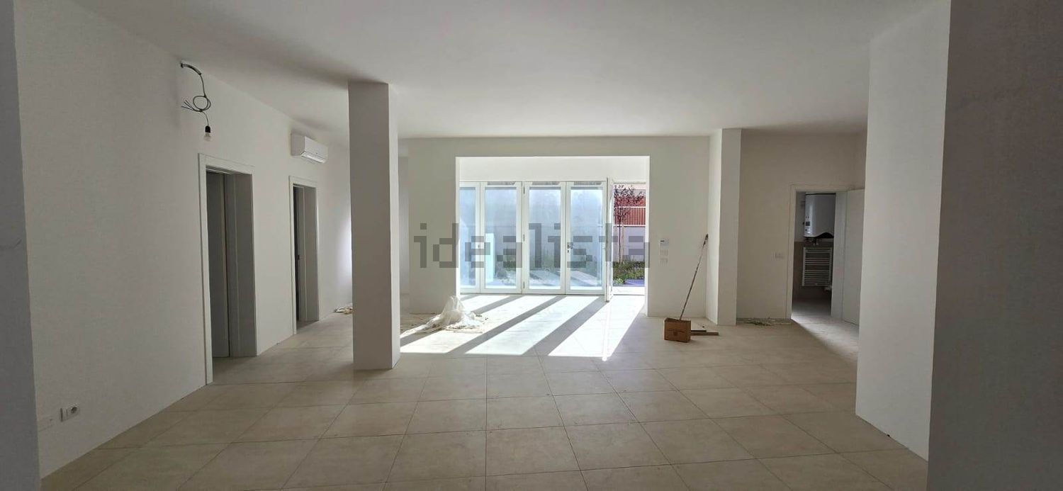 negozio in affitto a Sesto Fiorentino in zona Zambra