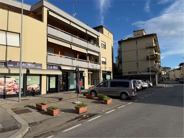 negozio in affitto a Sesto Fiorentino
