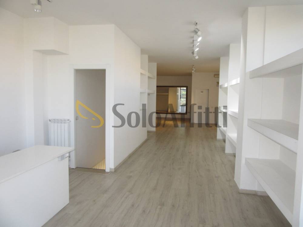 negozio in affitto a Sesto Fiorentino