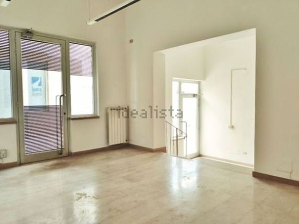 locale commerciale in affitto a Sesto Fiorentino
