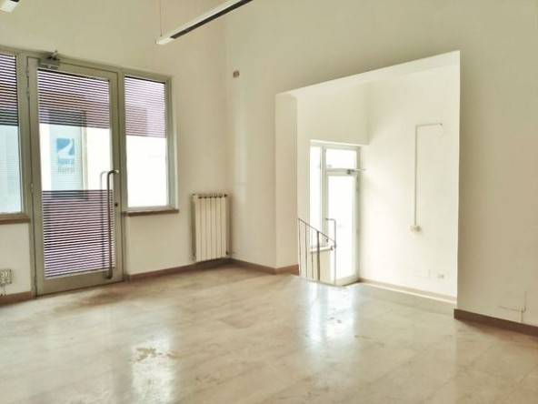 negozio in affitto a Sesto Fiorentino