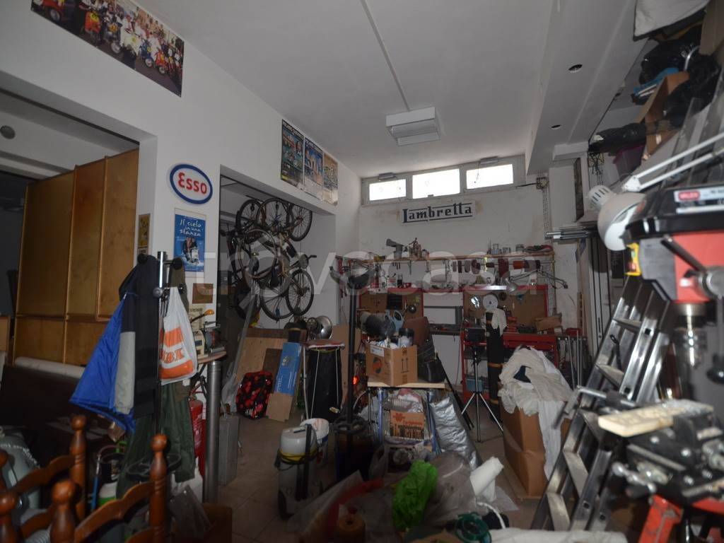 locale commerciale in affitto a Sesto Fiorentino