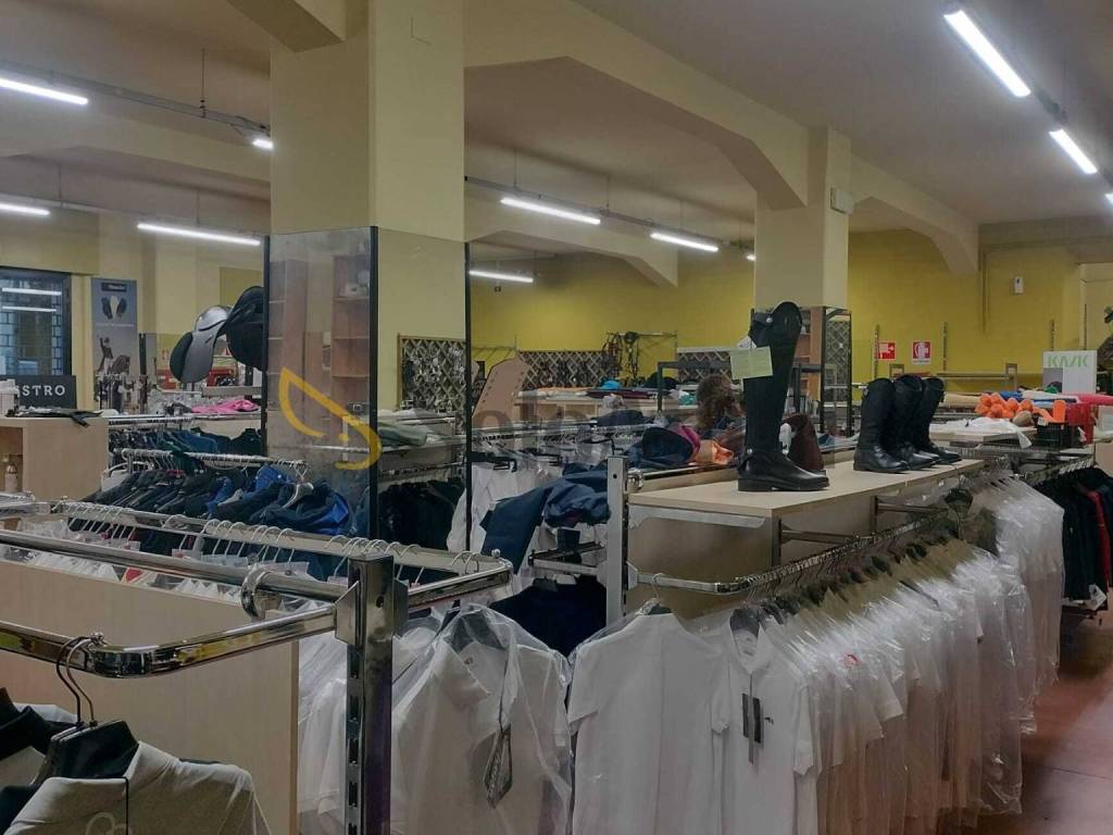 negozio in affitto a Sesto Fiorentino