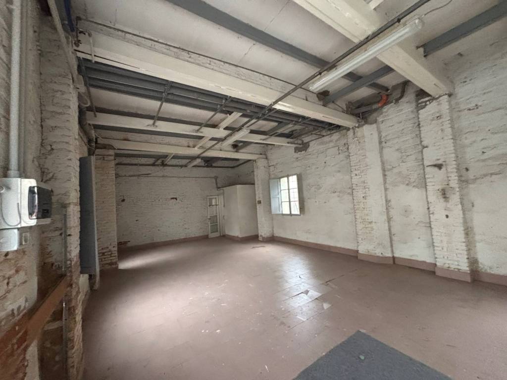 locale di sgombero in affitto a Sesto Fiorentino in zona Colonnata