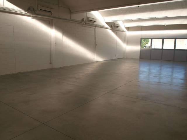 locale commerciale in affitto a Sesto Fiorentino in zona Osmannoro