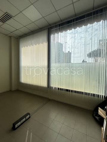 negozio in affitto a Sesto Fiorentino in zona Osmannoro