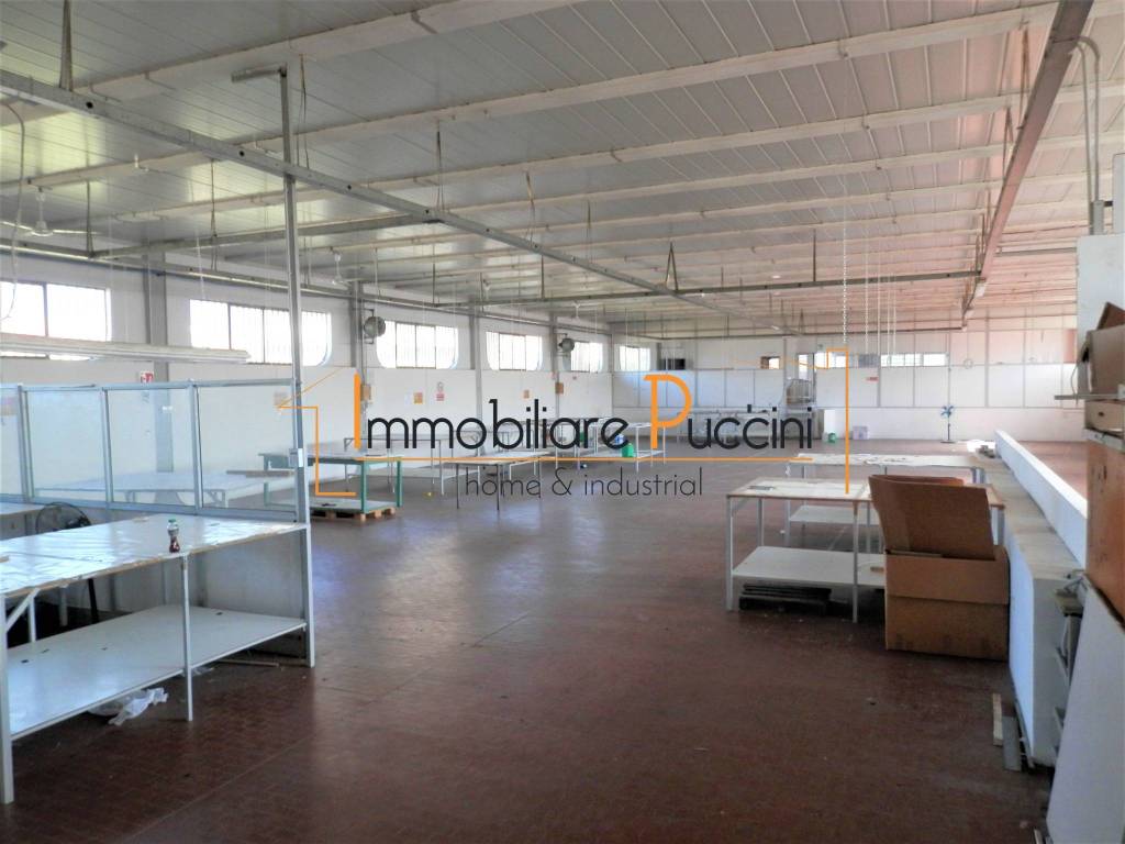 locale commerciale in affitto a Sesto Fiorentino