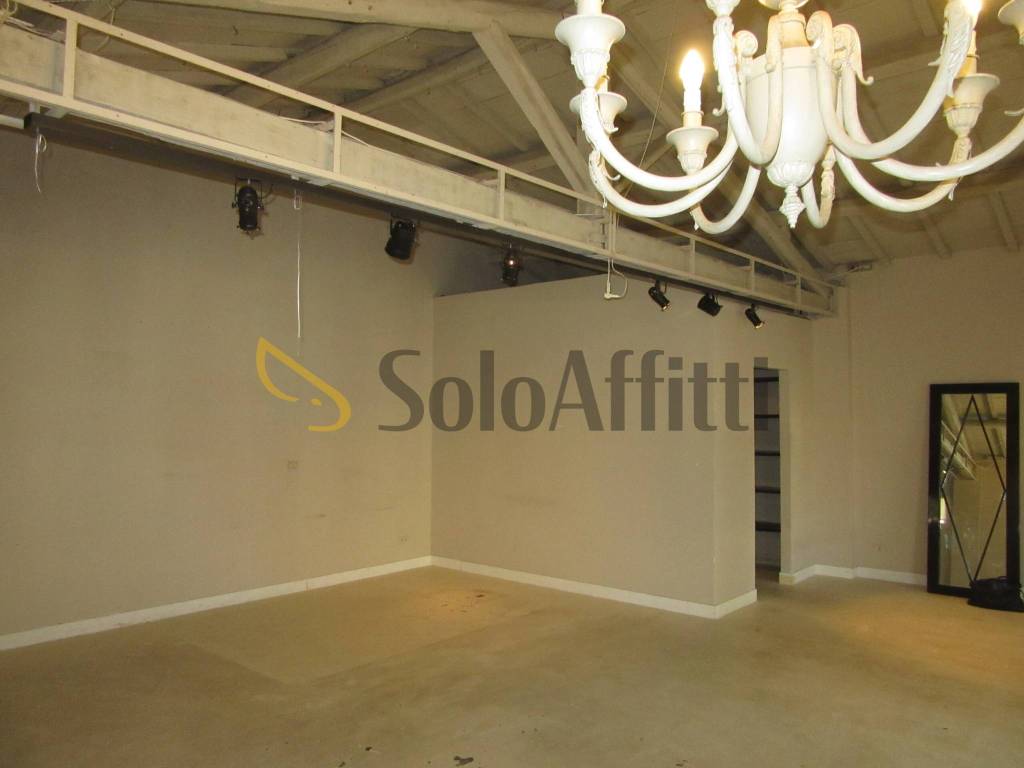 locale commerciale in affitto a Sesto Fiorentino