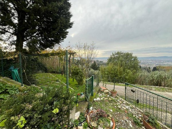 appartamento in affitto a Sesto Fiorentino in zona Cercina