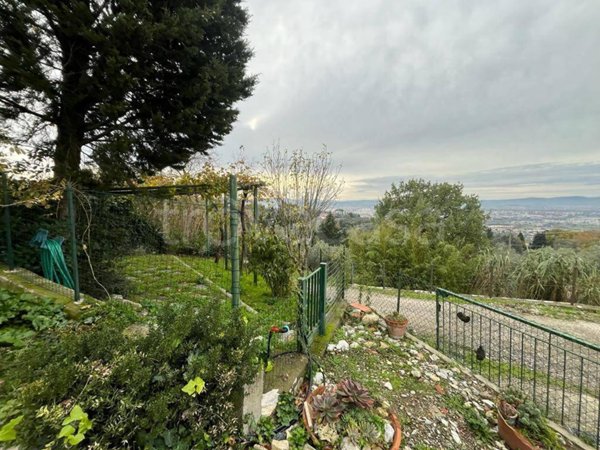 appartamento in affitto a Sesto Fiorentino in zona Castellina