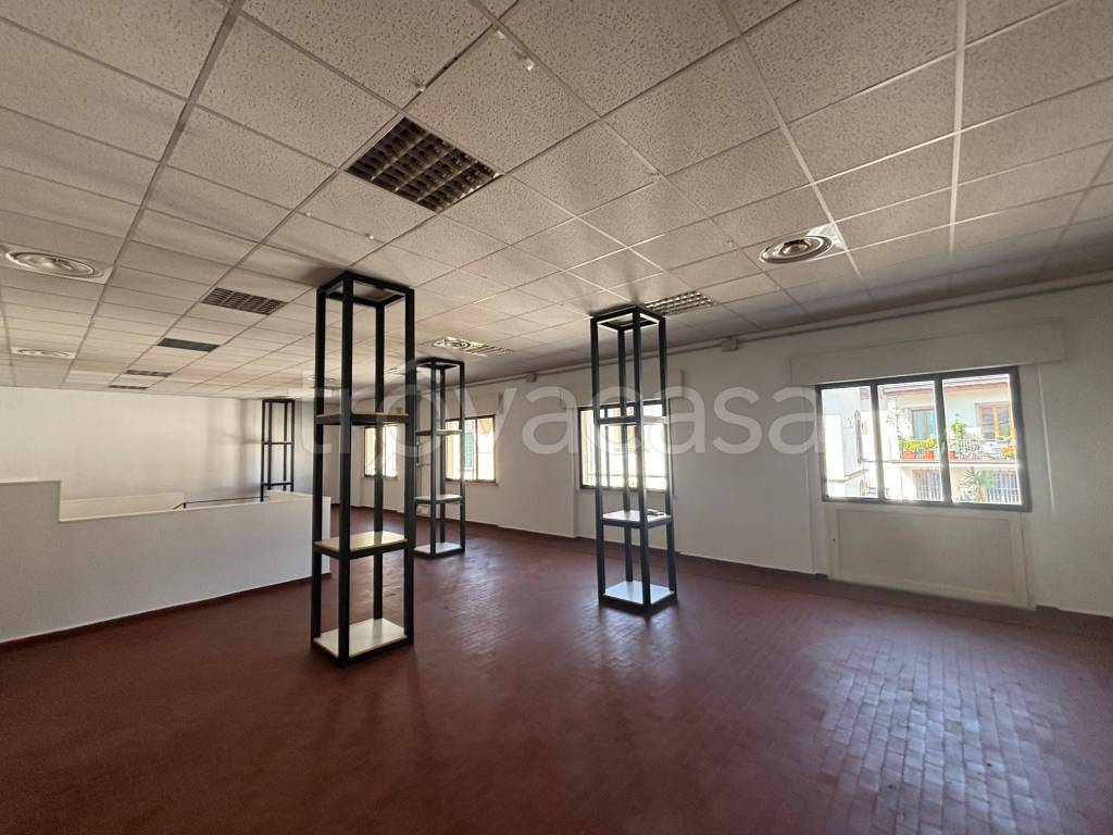 locale commerciale in affitto a Sesto Fiorentino