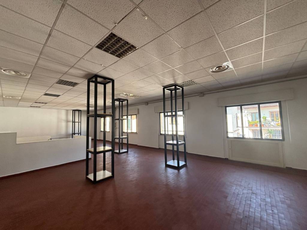 locale commerciale in affitto a Sesto Fiorentino