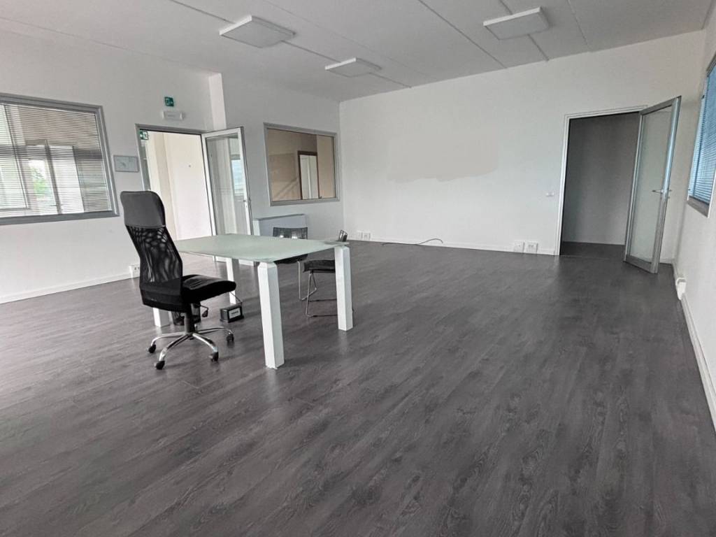 ufficio in affitto a Sesto Fiorentino in zona Osmannoro