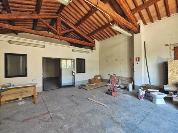 locale commerciale in affitto a Sesto Fiorentino in zona Padule