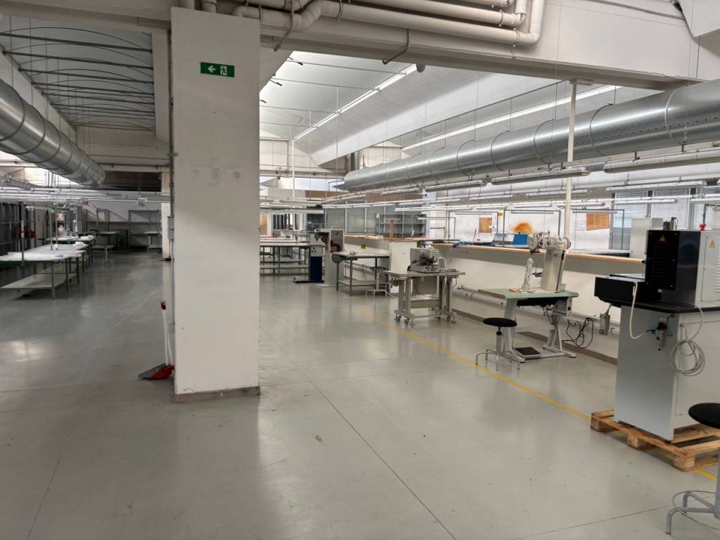 locale commerciale in affitto a Sesto Fiorentino