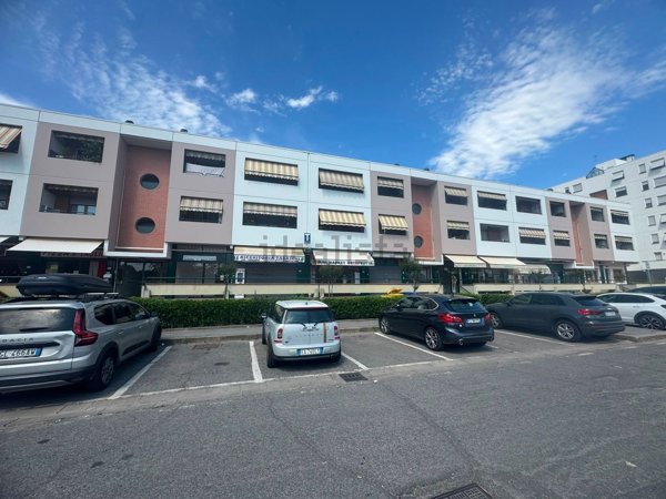 negozio in affitto a Sesto Fiorentino in zona Padule