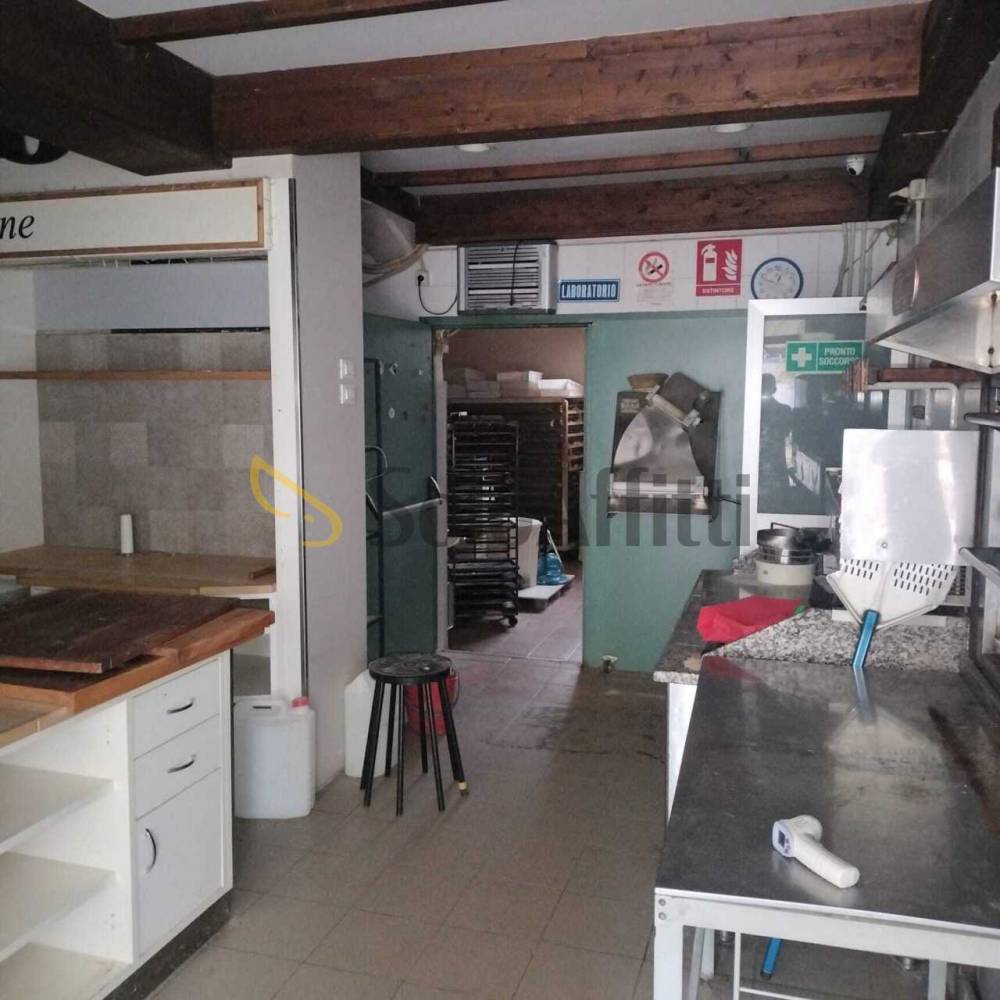 locale commerciale in affitto a Sesto Fiorentino