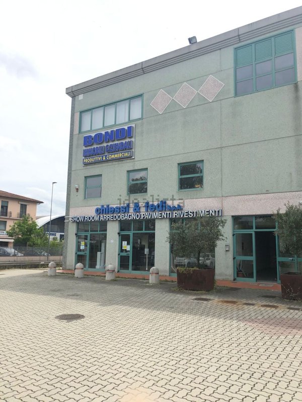 locale commerciale in affitto a Sesto Fiorentino in zona Osmannoro