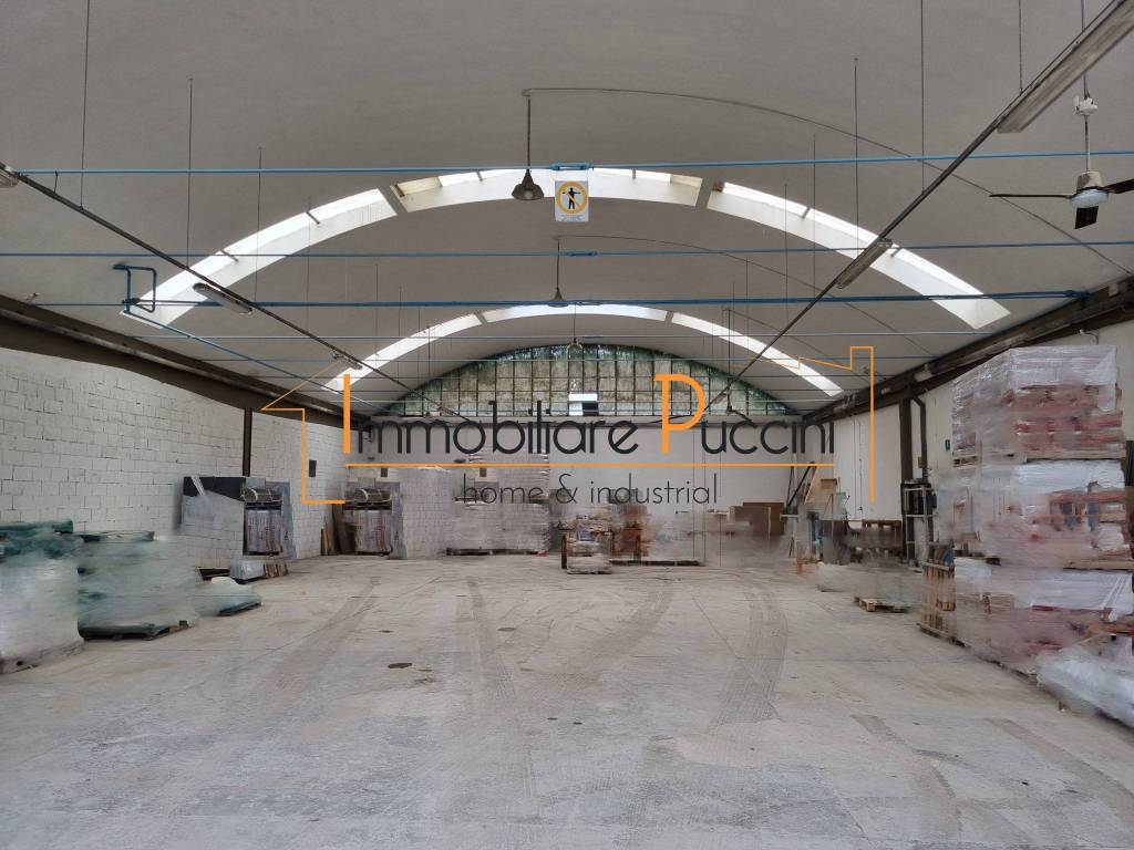 locale commerciale in affitto a Sesto Fiorentino in zona Zambra