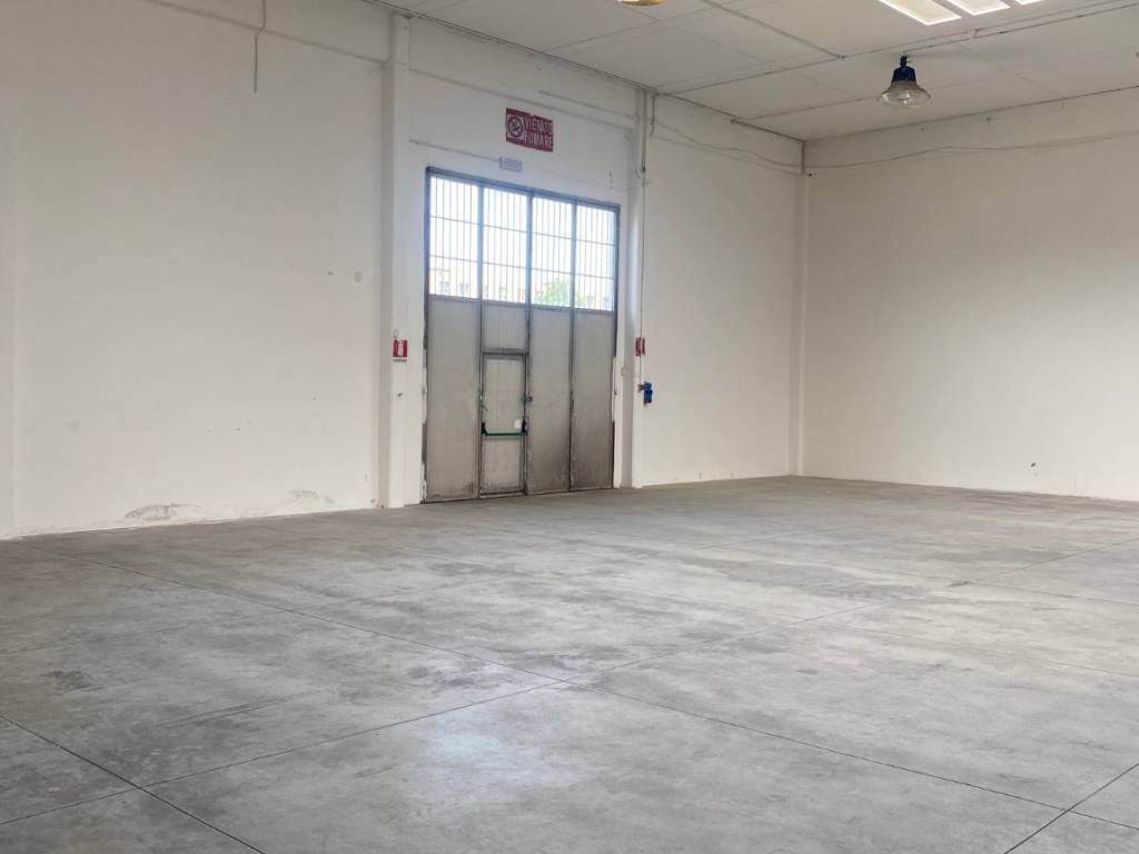 locale commerciale in affitto a Sesto Fiorentino in zona Osmannoro
