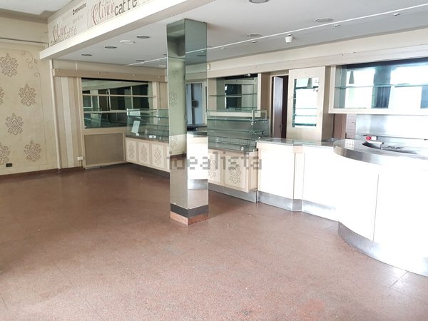 locale commerciale in affitto a Signa