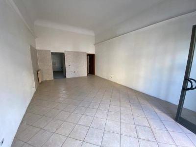 negozio in affitto a Signa in zona San Mauro a Signa