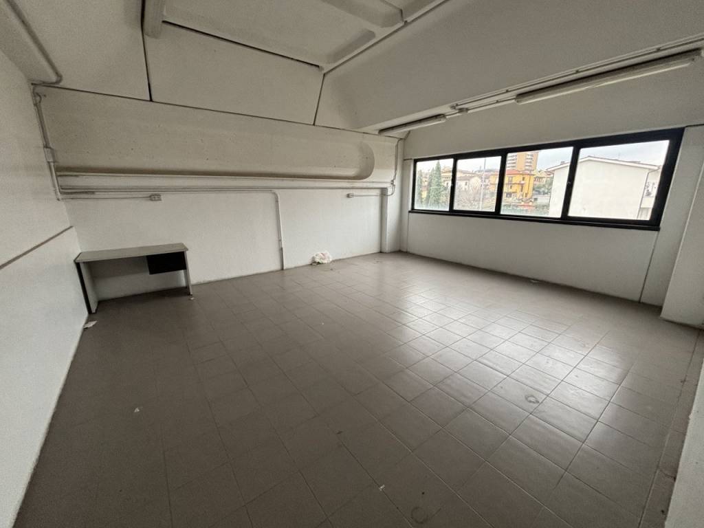 locale commerciale in affitto a Signa