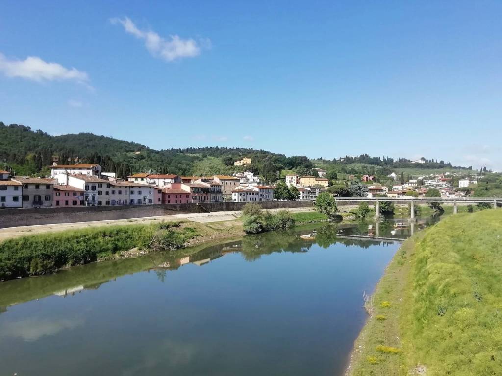 intera palazzina in affitto a Signa