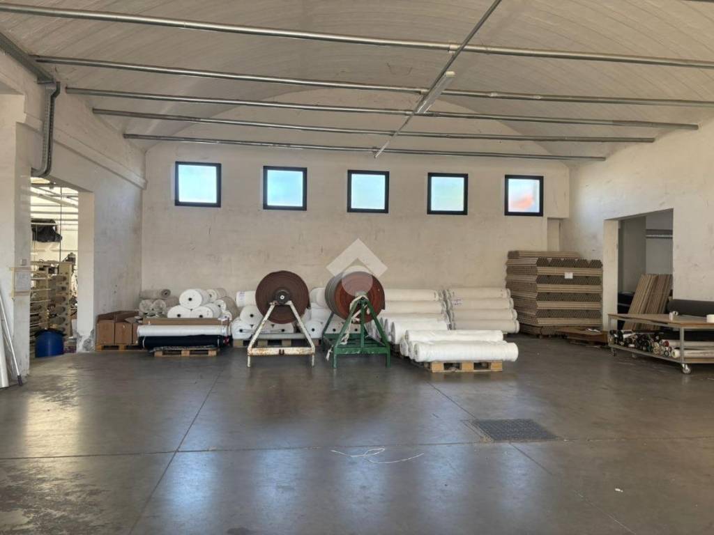 locale commerciale in affitto a Signa