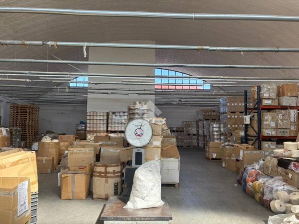 locale commerciale in affitto a Signa
