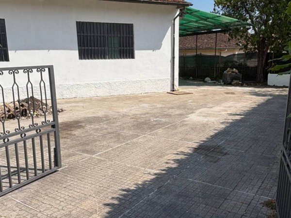 locale commerciale in affitto a Signa