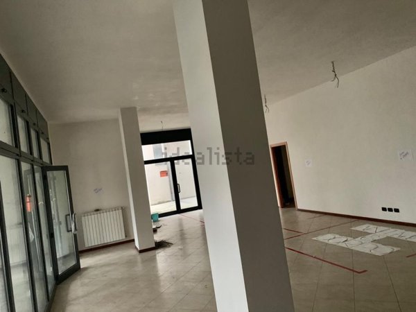 locale commerciale in affitto a Signa