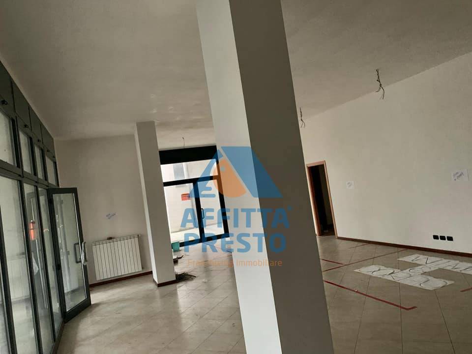 negozio in affitto a Signa
