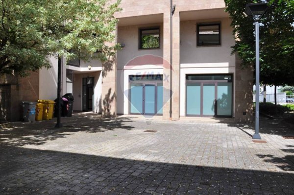 locale commerciale in affitto a Signa