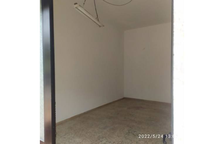 locale di sgombero in affitto a Signa