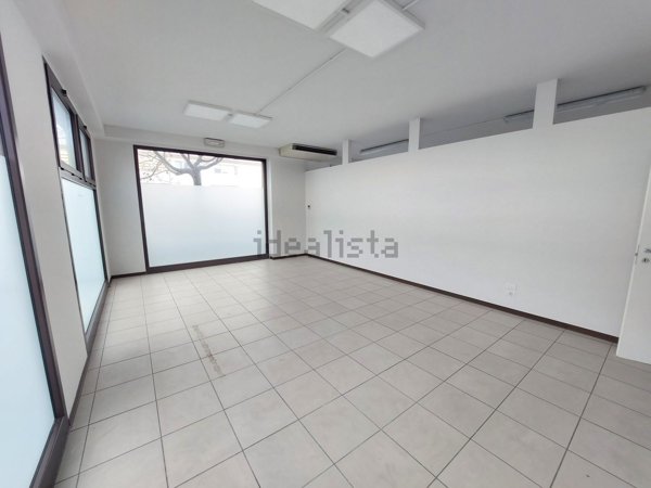 negozio in affitto a Signa