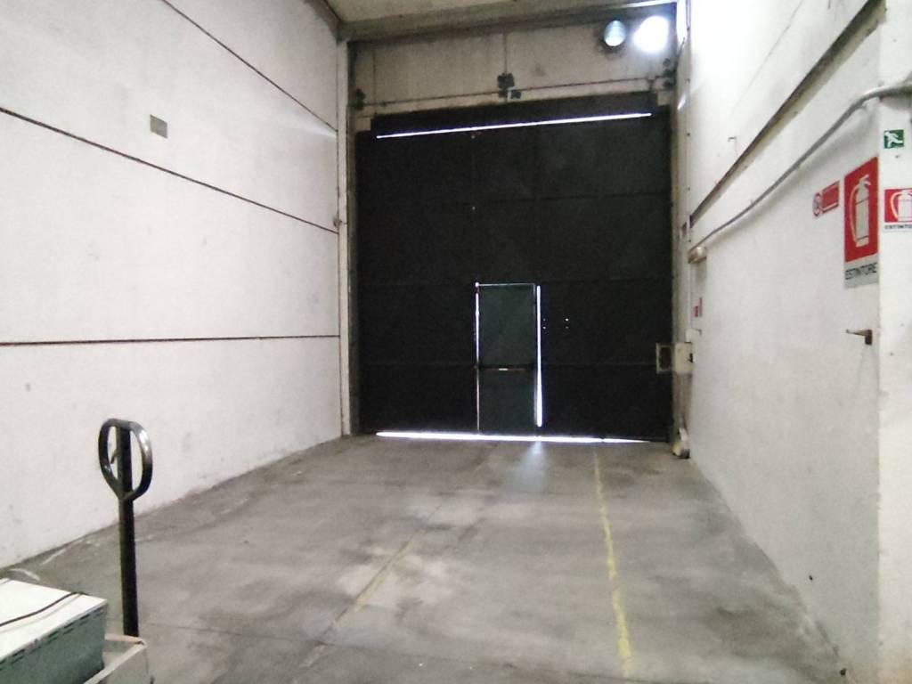 locale commerciale in affitto a Signa