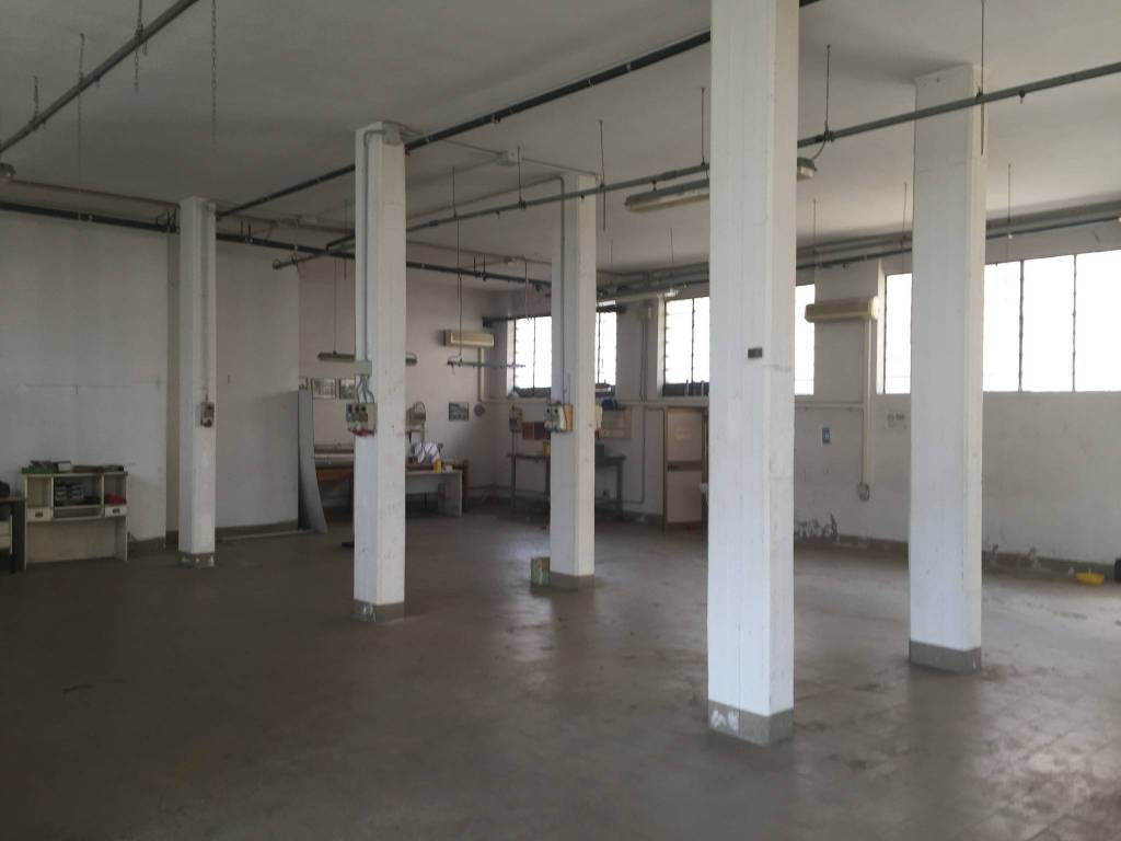 locale commerciale in affitto a Signa