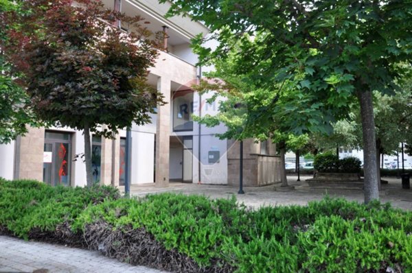 locale commerciale in affitto a Signa