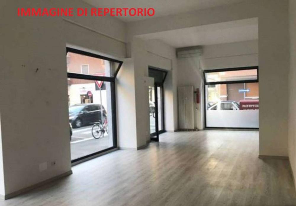 negozio in affitto a Signa