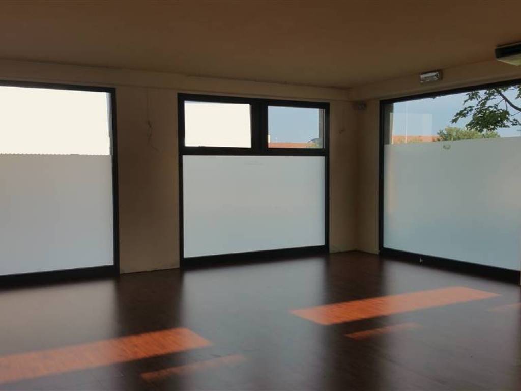 locale commerciale in affitto a Signa
