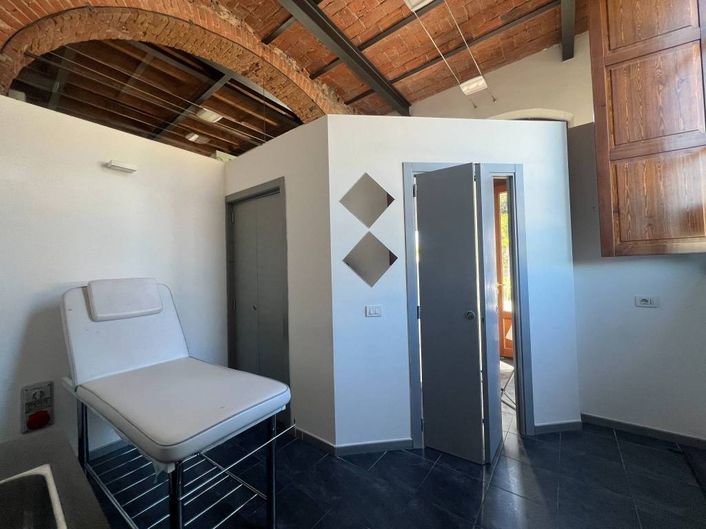 negozio in affitto a Signa