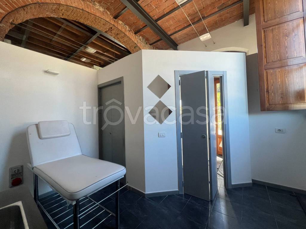 negozio in affitto a Signa