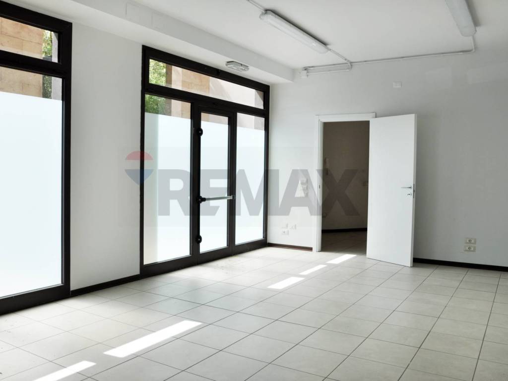 negozio in affitto a Signa