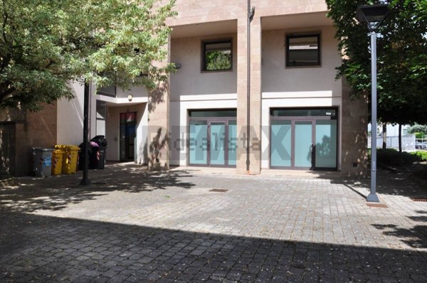 locale commerciale in affitto a Signa