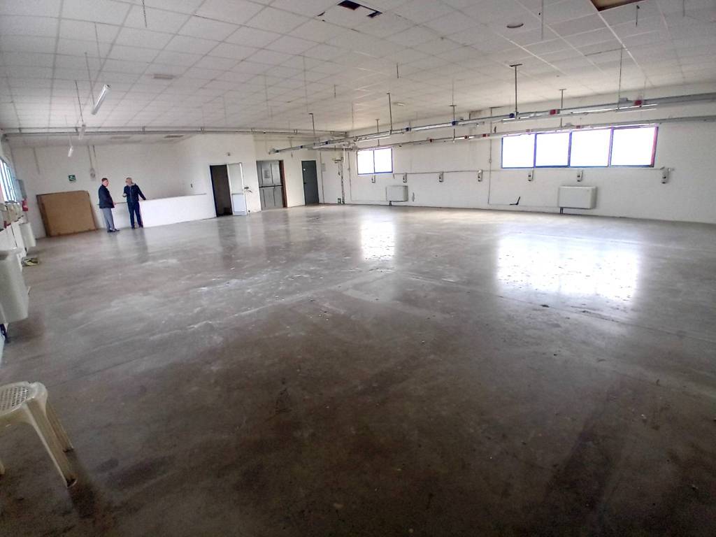 locale commerciale in affitto a Signa